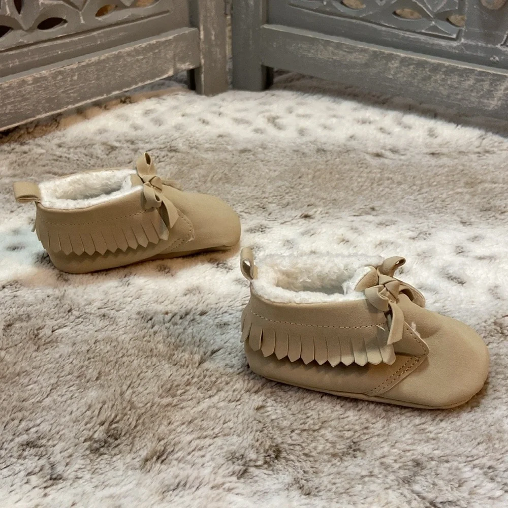Carter’s suede moccasins shoes baby girls size 0-3 months faux fur boho western